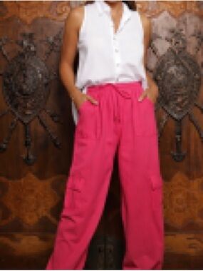NWT Giocam Wide Leg Fuchsia Cargo Pants - Medium 💕